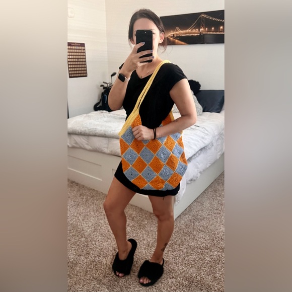 Handmade crochet patterned handbag - Picture 2 of 9